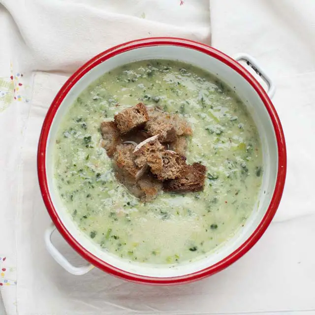 Today with sourdough bread: creamy cauliflower soup