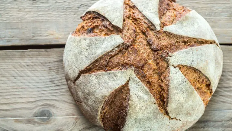 Rye bread vs sourdough: which one is the healthier option?