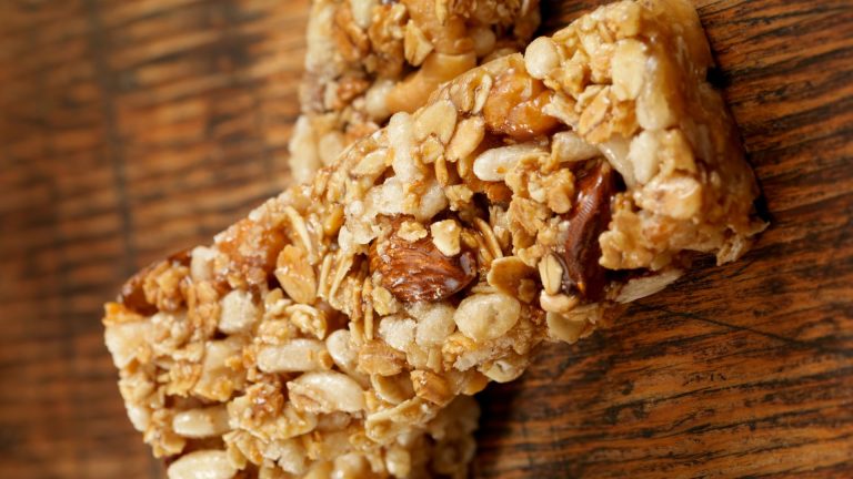Sourdough granola recipe: healthy and easy on the budget