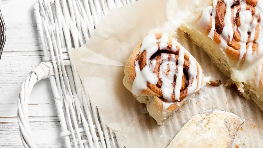 Delicious sourdough discard cinnamon rolls recipe + best baking tips
