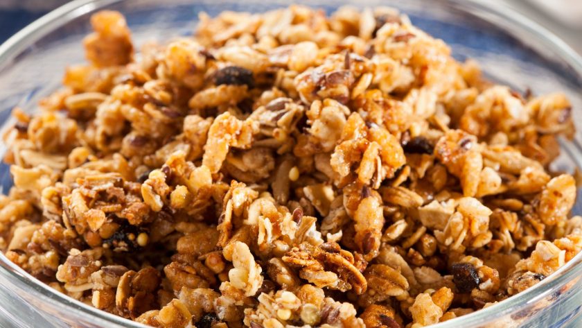Sourdough discard granola recipe (crunchy, sweet and easy)