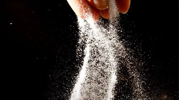 Salt in sourdough bread: how much to add?