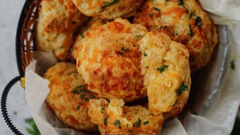 Yummy and easy sourdough cheddar biscuits