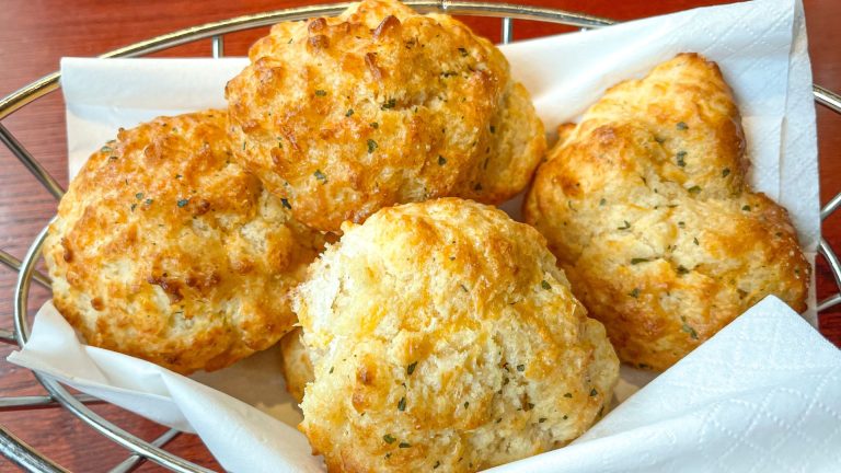 Yummy and easy sourdough cheddar biscuits