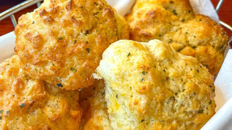 Yummy and easy sourdough cheddar biscuits