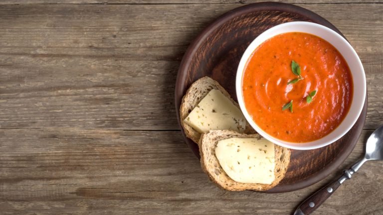 What soup goes well with sourdough bread [15 best soups to try]