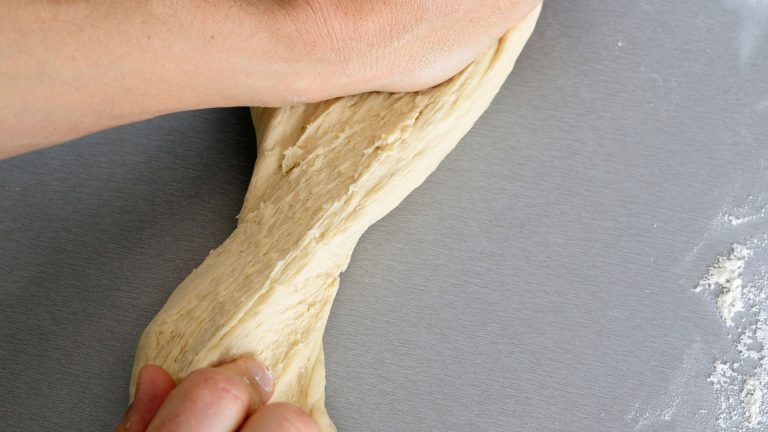 How long to knead sourdough + bonus easy no knead sourdough recipe