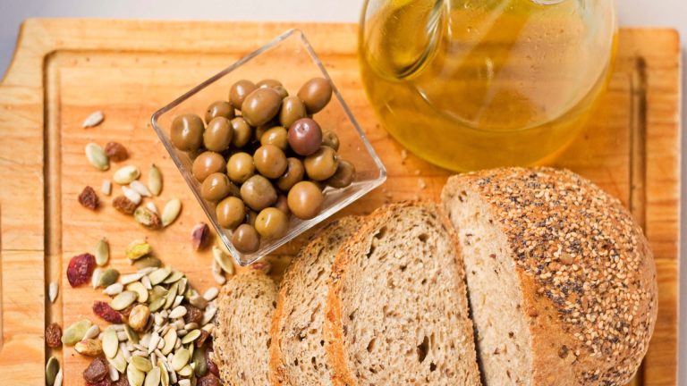 Adding olive oil to sourdough: the full guide