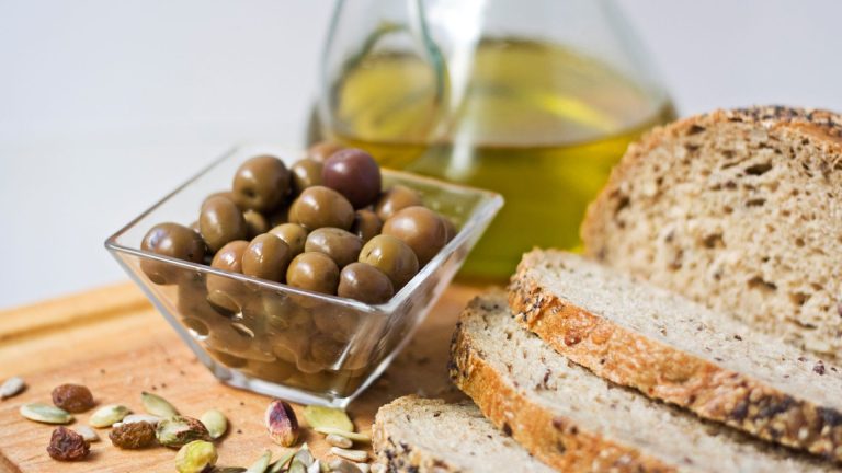 Adding olive oil to sourdough: the full guide