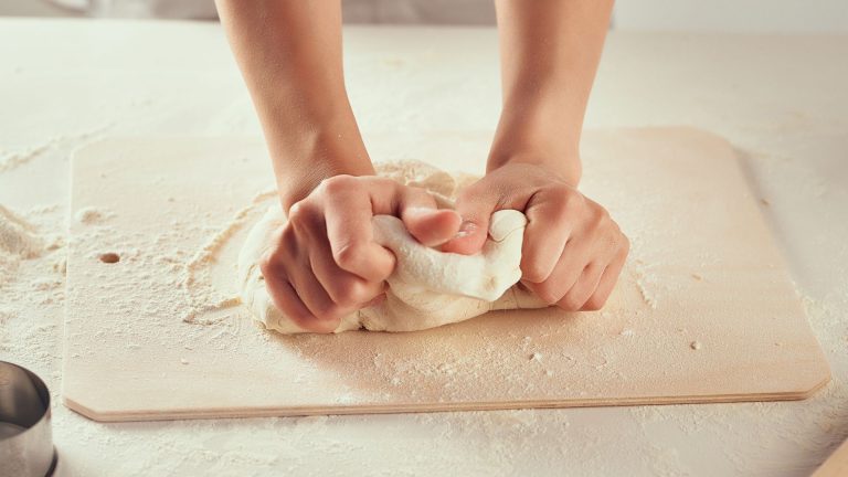 6 basic sourdough kneading techniques