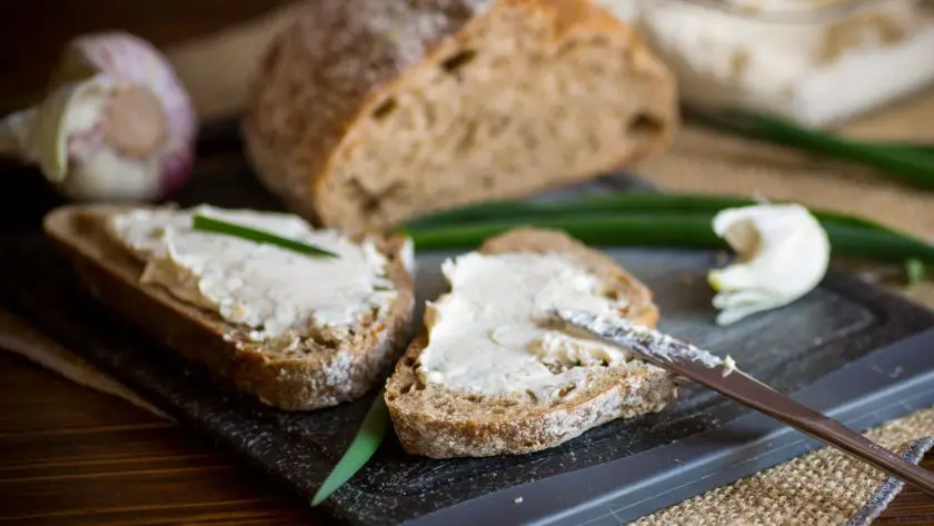 Low fodmap sourdough bread – your guide to baking and choosing gut friendly bread