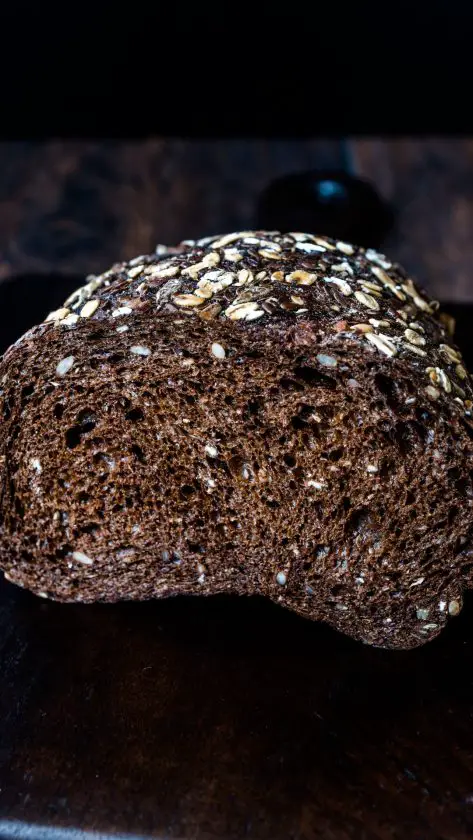 How to make pumpernickel bread: easier than you think!