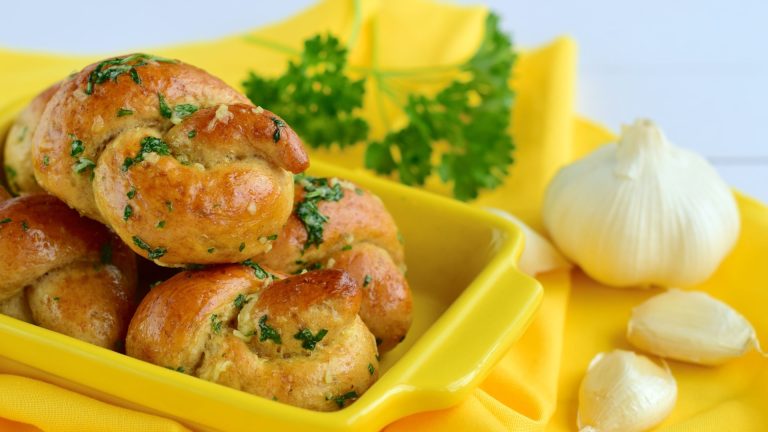 Sourdough garlic knots recipe (rich and super satisfying! )