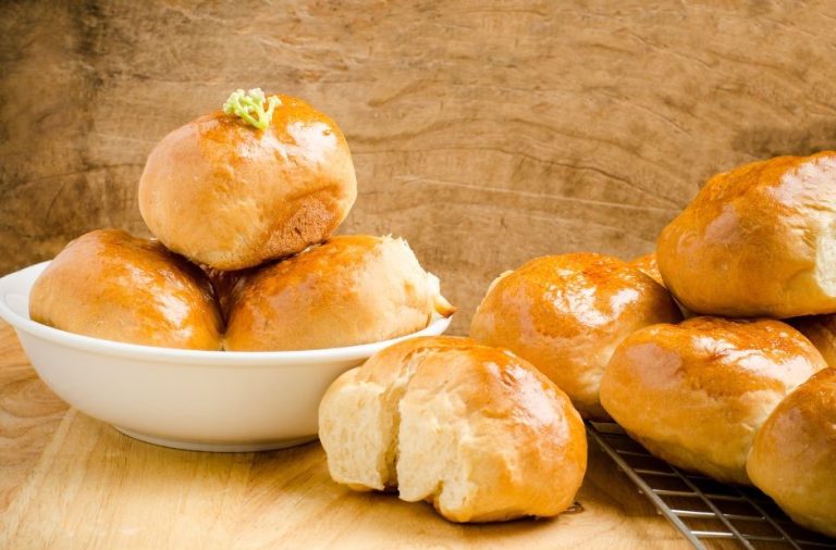 Sourdough garlic knots