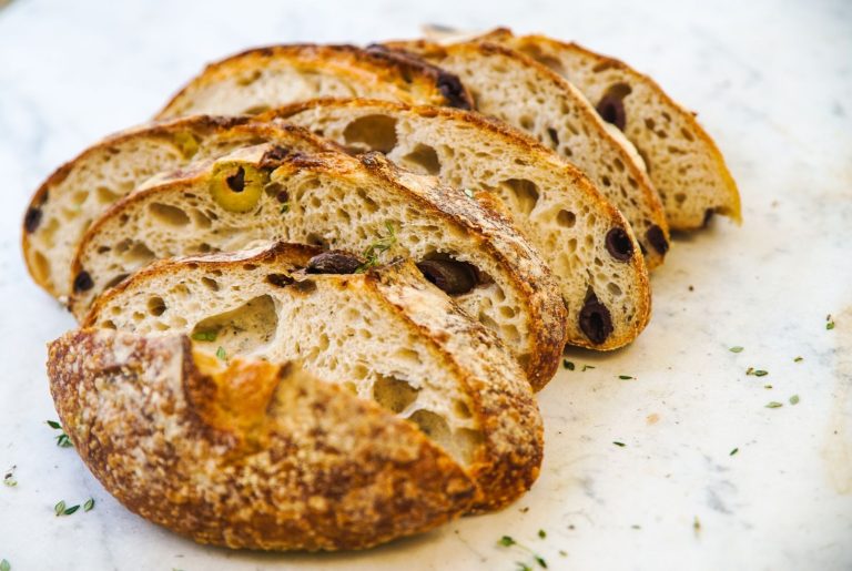 Olive sourdough bread (easy recipe with kalamata olives)